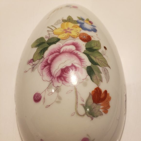 EGG SHAPED TRINKET DISH w/ LID - FLOWERS & GOLD INLAY TRIM - 5.5" X 3.5" X 3.5" - Picture 5 of 15